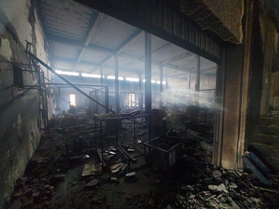 Foto 5 de 10 — Incêndio em antiga autopeças de Araraquara destruiu 1.000 m²; Defesa Civil interditou a área